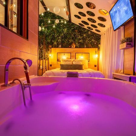 Love Room Romantique Les Petits Plaisirs Angers Esterno foto